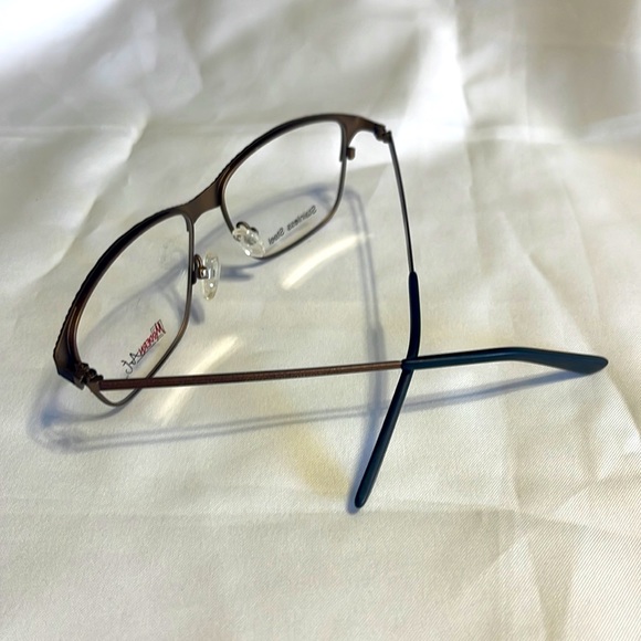 Modern art stainless steel eyeglass frame - Picture 3 of 4